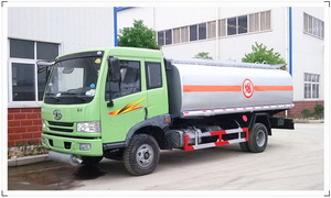 解放單橋輕型運(yùn)油車(油罐車)